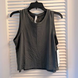 Lululemon train to be tank size 8 green - never worn NWT MSRP $58